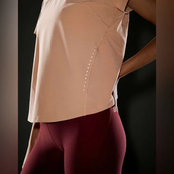 NWOT Lululemon Lightweight Stretch Running Short Sleeve Shirt Pink Clay - Picture 3 of 7